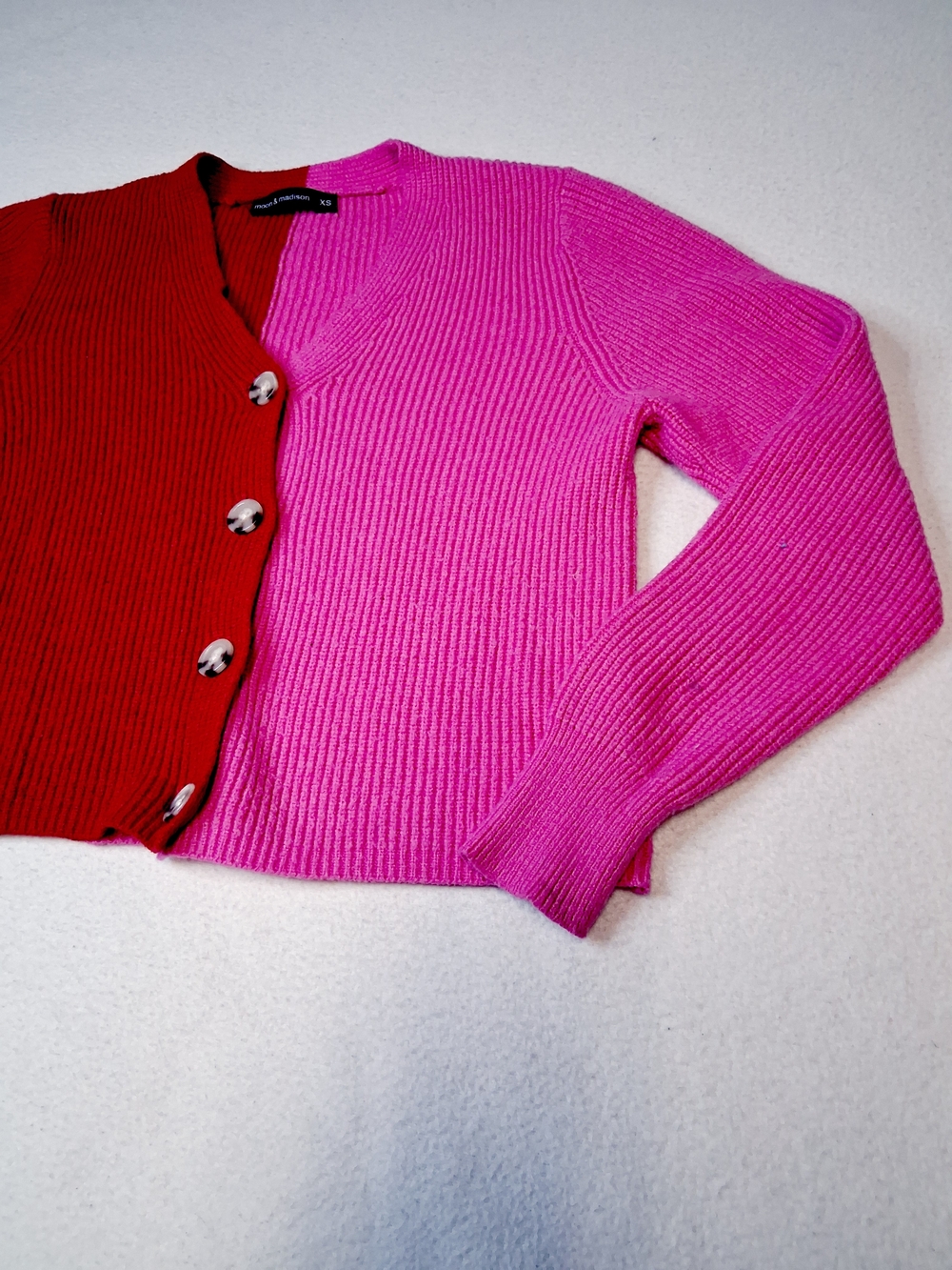 moon & madison Red and Pink Ribbed Colorblock Button Cardigan - Picture 2 of 5